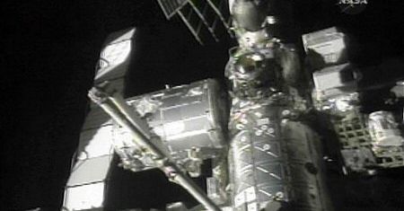 Astronauci montują 16-tonowy moduł Harmony
