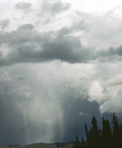 Ostrzeżenie przed gwałtownymi burzami i opadami