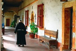 Panowie po pięćdziesiątce garną się do zakonów