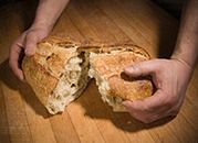 Piekarze protestują: rolnicy nie powinni piec chleba