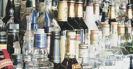 Rząd Tuska podniesie akcyzę na alkohol i autogaz?