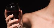 Już cztery kieliszki wina zagrażają zdrowiu kobiety