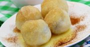 Knedle z jagodami i waniliową śmietanką
