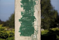 Schetyna o profanacji w Jedwabnem: to wygląda dziwnie