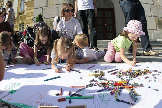 Sześciolatki w szkole - za rok; premier przesuwa termin