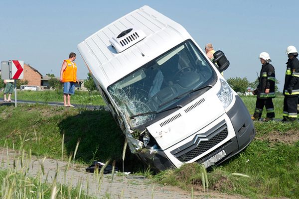 Wypadek na drodze krajowej nr 8, jedna osoba nie żyje, troje rannych