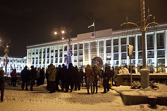 Krótka demonstracja młodzieży rozpędzona przez milicję