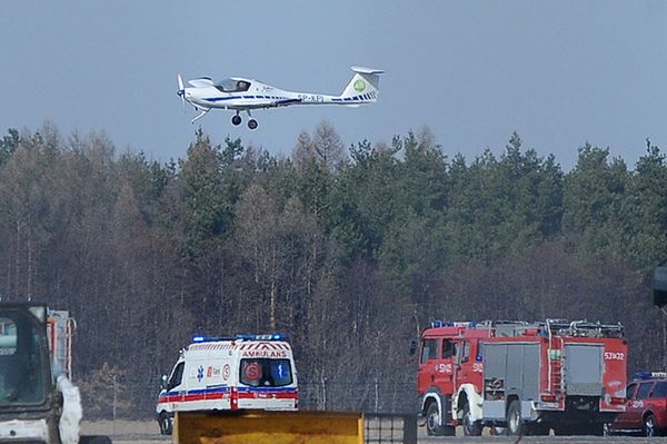 Awaryjne lądowanie awionetki na lotnisku Modlin