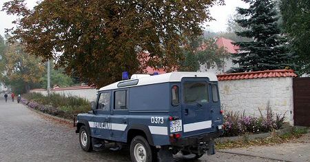Policja patroluje okolice klasztoru w Kazimierzu