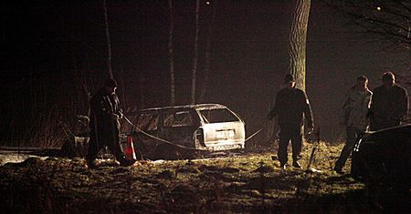 Znaleziono spalony samochód ze zwłokami dwóch osób