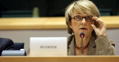 Pozwólmy ludziom się cieszyć - mówi polski komisarz dla WP