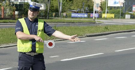 Czy brak prawa jazdy przy sobie może ochronić przed zatrzymaniem tego dokumentu?