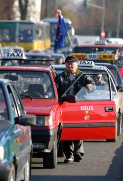 Taksówkarze protestują - jednak nie na piechotę