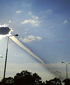 Tornado nad Łodzią i groza nad Wrocławiem - zdjęcia Internautów