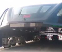 Futurystyczny "autobus" TEB wyjechał na pierwsze testy w Chinach