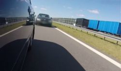 Jazda lewym pasem i blokowanie szybszych aut to duże zagrożenie bezpieczeństwa