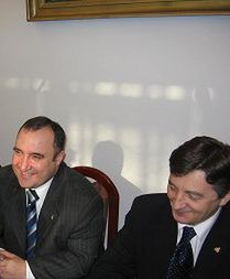 Rozmowy PiS z PSL, LPR i Samoobroną ws. paktu stabilizacyjnego