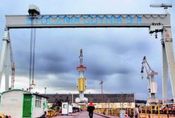 Puste doki, zamknięte hale - przygnębiający krajobraz stoczniowy