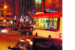 Kierowcy nocnych autobusów walczą z taksówkarzami