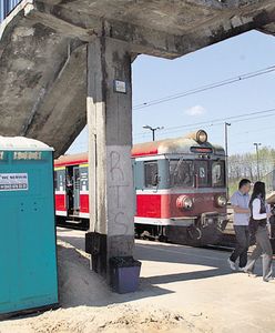 Wyglądasz z pociągu i widzisz ubikację? Witamy w Łodzi