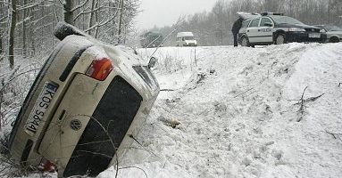 Na drogach ślisko i niebezpiecznie