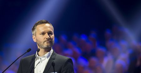 Wałęsa prowadzi w sondażach