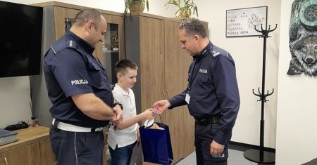 Oszust chciał okraść seniorkę z 30 tys. zł. Czujny wnuczek udaremnił próbę wyłudzenia