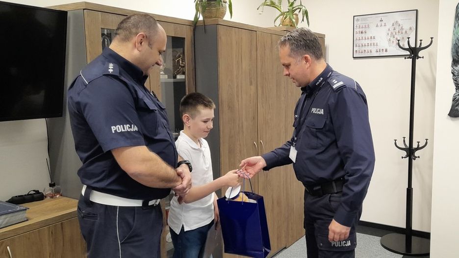 Czujność chłopca uratowała babcię przed straceniem oszczędności.