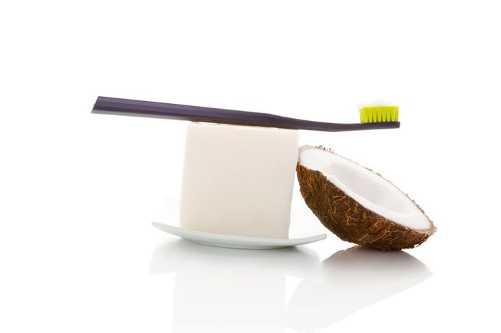 Olej kokosowy zapobiega próchnicy 