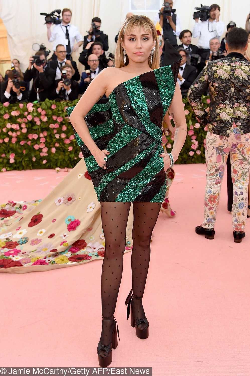 Miley Cyrus – MET Gala 2019, kreacja: Yves Saint Laurent