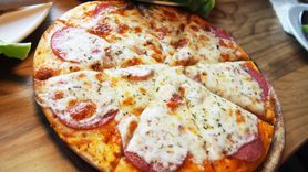 Pizza w ciąży – czy można ją jeść? Jaką wybrać?