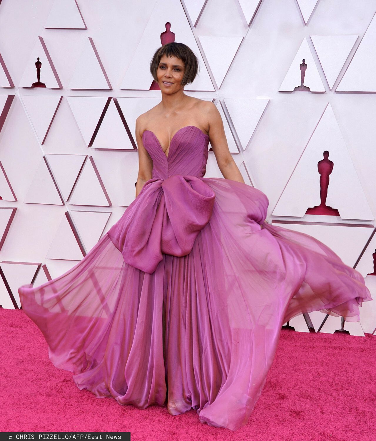 Halle Berry – Oscary 2021, kreacja: Dolce&Gabbana