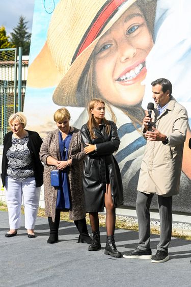 Oliwia Bieniuk, Jarosław Bieniuk, mama Ani Przybylskiej, siostra Ani Przybylskiej - odsłonięcie muralu w Gdyni