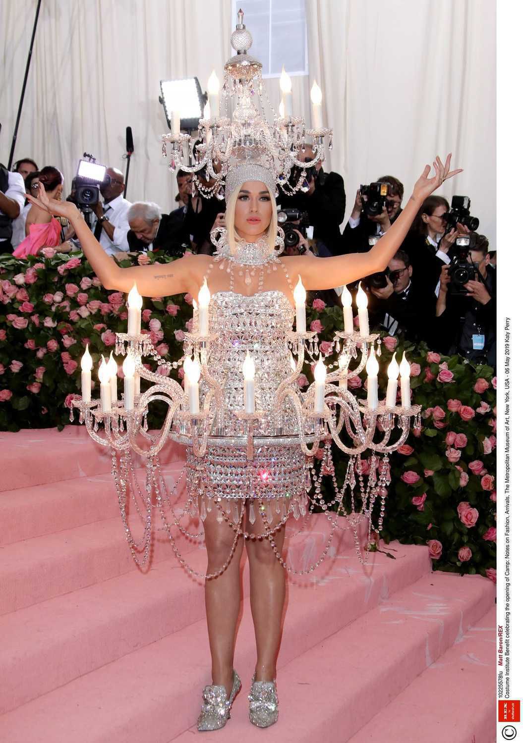 Katy Perry - MET Gala 2019, kreacja świecznik