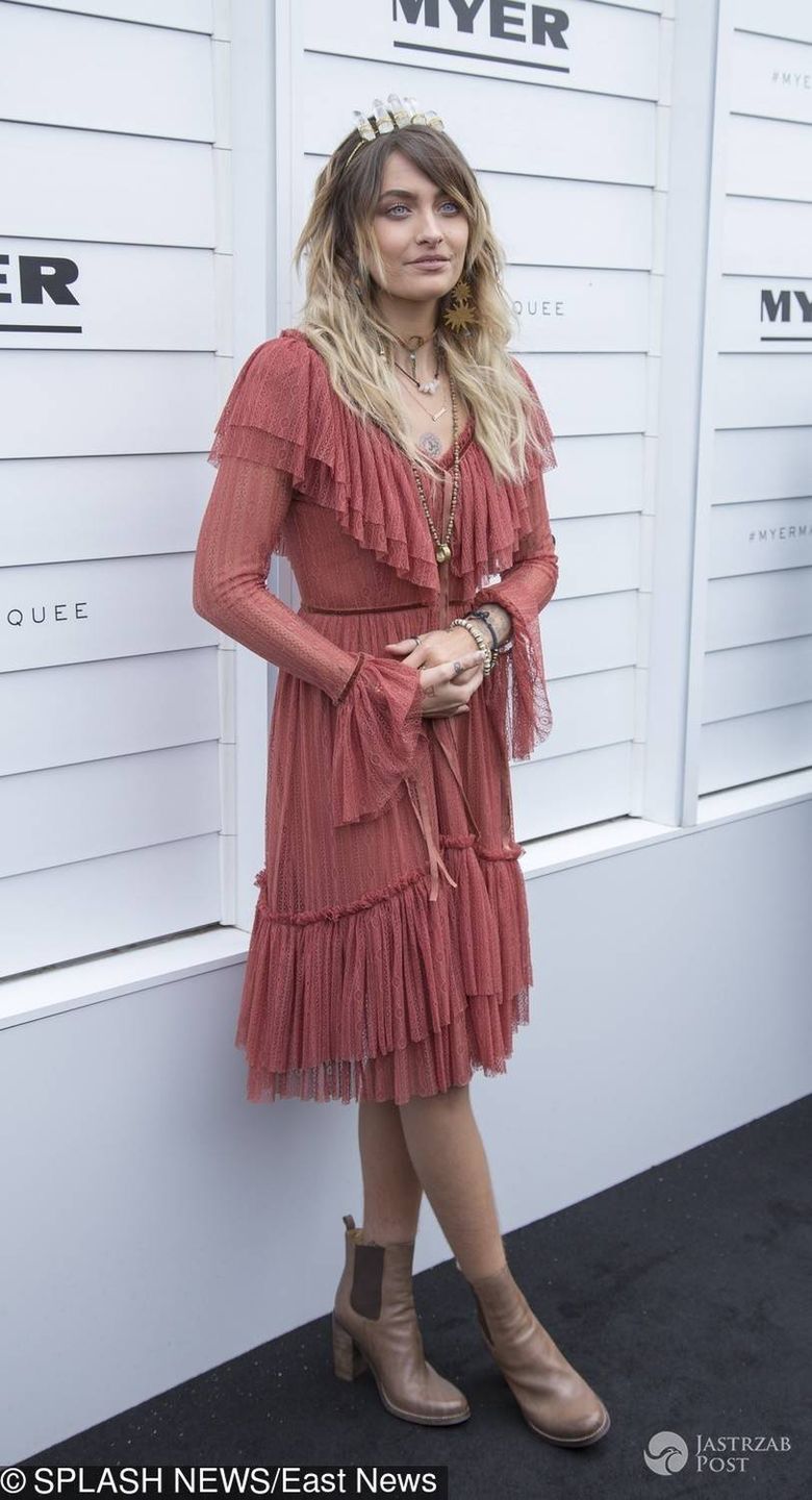 Paris Jackson w zarośniętych nogach w Australii