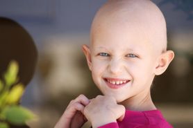 Dzieci umierają na raka, bo wstydzą się rozmawiać z rodzicami
