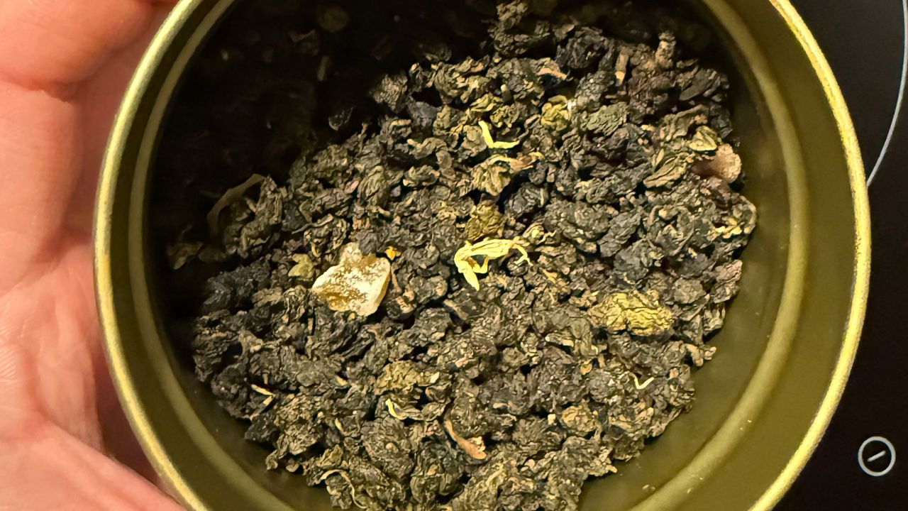 Bogactwo polifenoli i aminokwasów. Dlaczego warto sięgać po herbatę oolong?