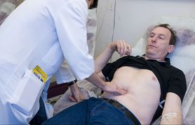 Ciekawa zależność. Naukowcy ustalili, że centralna otyłość może przyczyniać się do raka jelita grubego