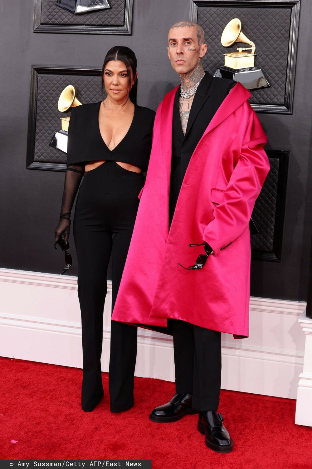 Kourtney Kardashian (kreacja: Et Ochs) i Travis Barker – Grammy 2022