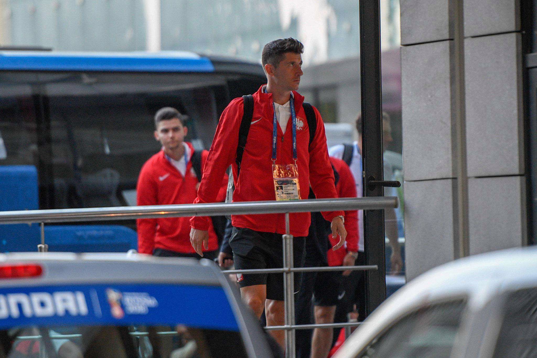 Smutny Robert Lewandowski po meczu Polska-Kolumbia na Mundialu 2018
