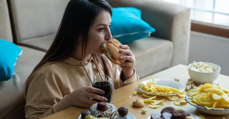 Od tego tak naprawdę tyjemy. Gorszy jest cukier czy tłuszcz?