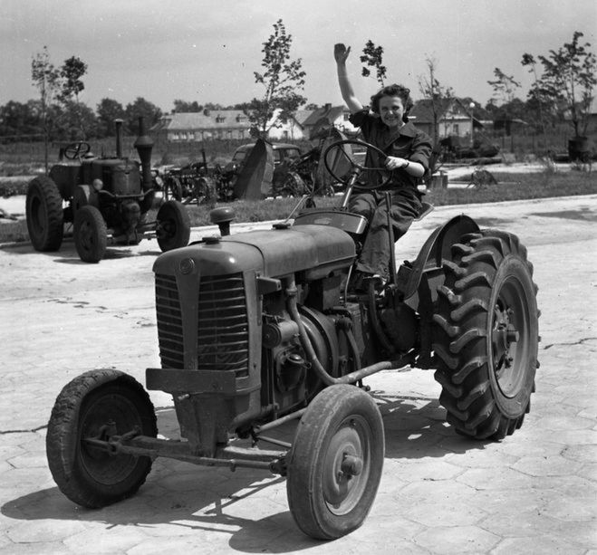 "Kobiety na traktorach". Wizja czysto propagandowa?