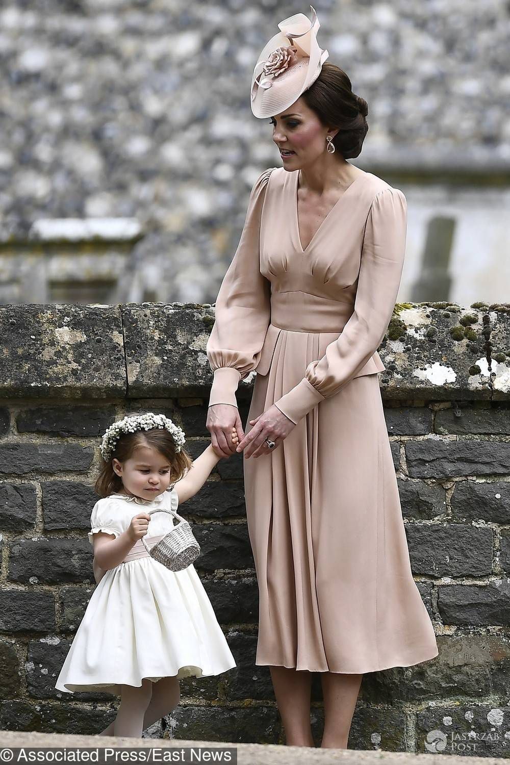 Kreacja księżnej Kate na ślubie Pippy Middleton - suknia Alexander McQueen