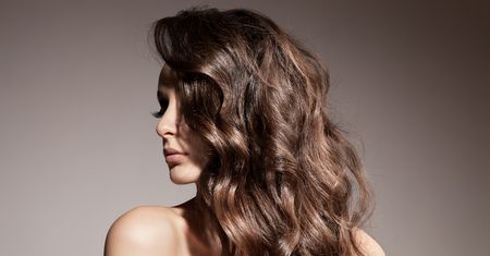 Sombre hair - cena, pielęgnacja, stylizacja, sombre na ciemnych włosach