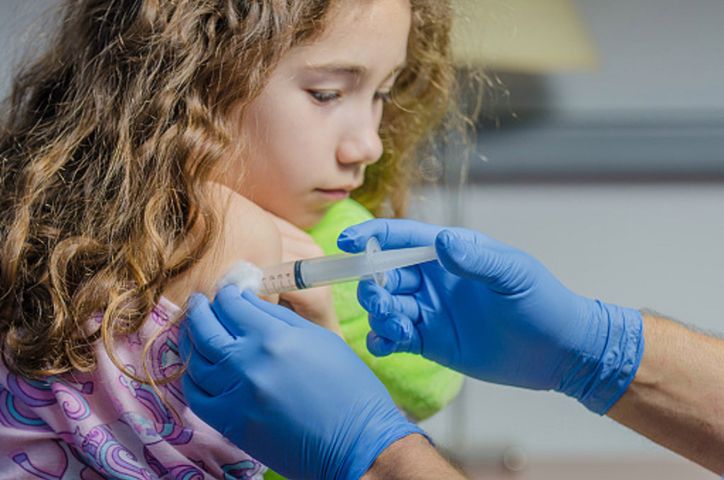 W Wielkiej Brytanii ruszyły testowe szczepienia dzieci i młodzieży