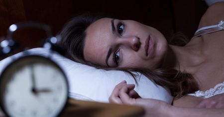 Spanie mniej niż 7 godzin dziennie jest szkodliwe dla zdrowia. Zobacz, co ci grozi