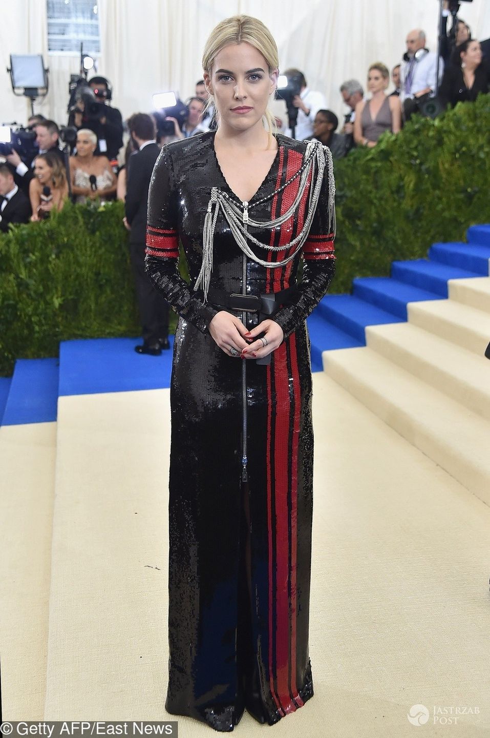 Riley Keough - MET Gala 2017, kreacja: Louis Vuitton