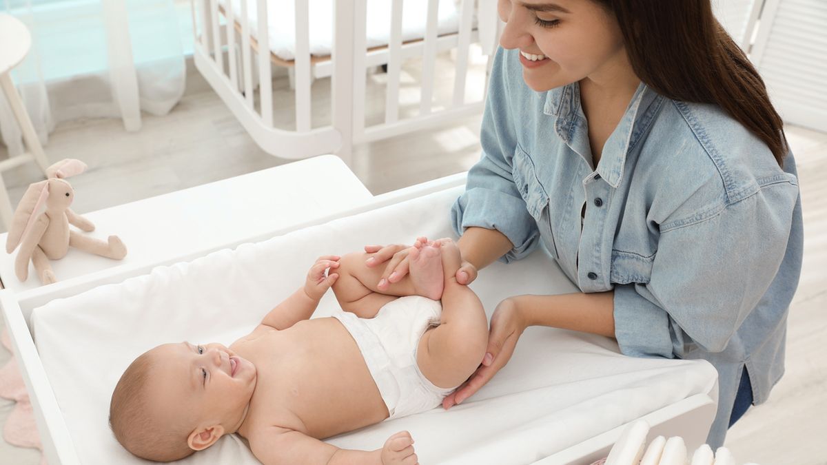 Bepanthen to maść polecana zwłaszcza do pielęgnacji, regeneracji i ochrony wrażliwej skóry niemowląt.