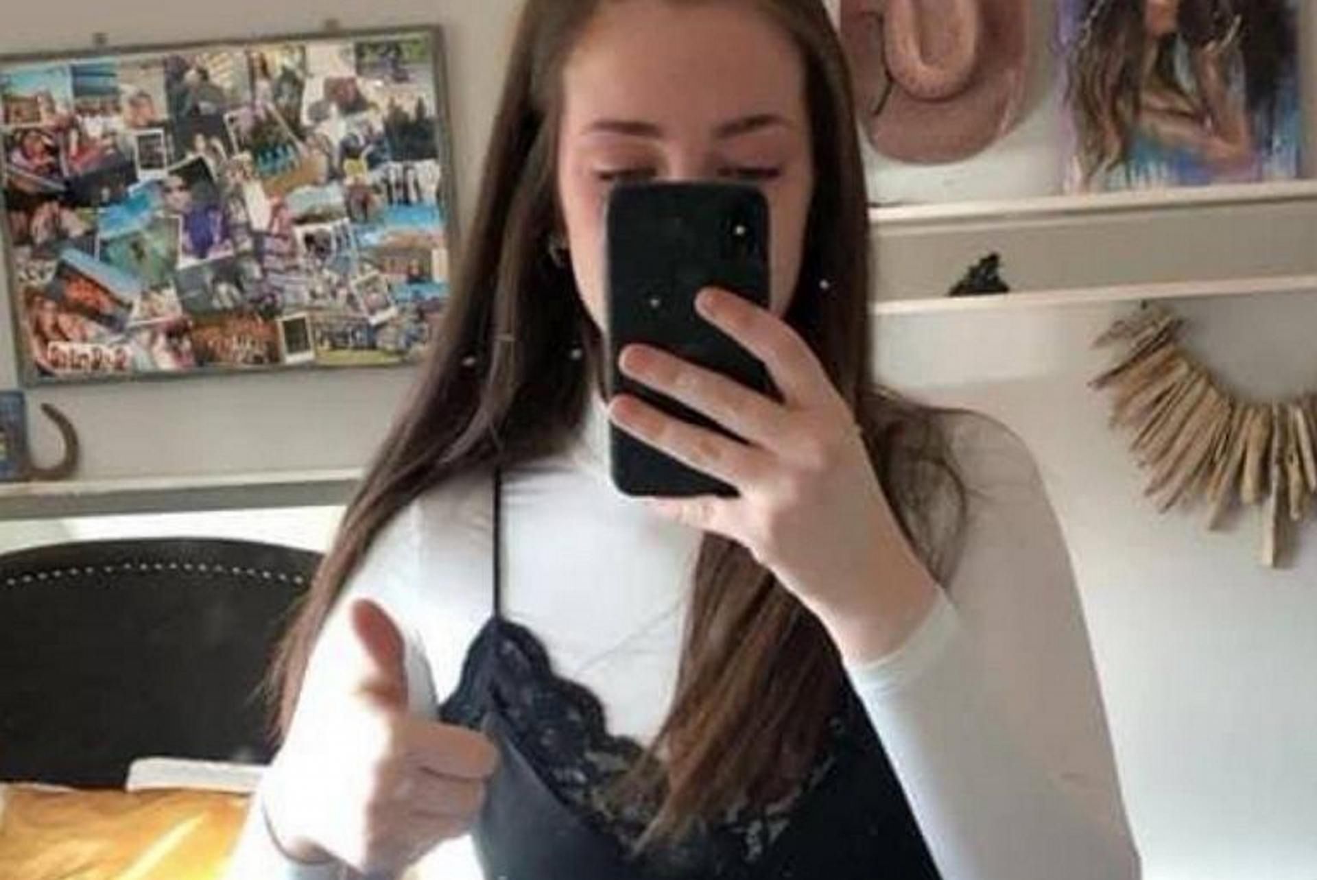 Uczennica została wyproszona z zajęć, ponieważ nauczyciel stwierdził, że jej stój &quot;sprawił, że czuł się niezręcznie&quot;