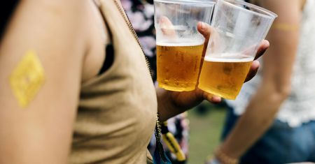 Ponad 80 proc. młodych Polaków pije alkohol. Eksperci zaniepokojeni trendem